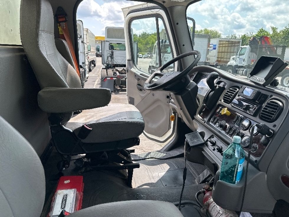 Medium Duty Box Truck-Light and Medium Duty Trucks-Freightliner-2022-M2-Parsippany-NJ-235,036\n\t\tmiles-$ 53,500 - Image 22