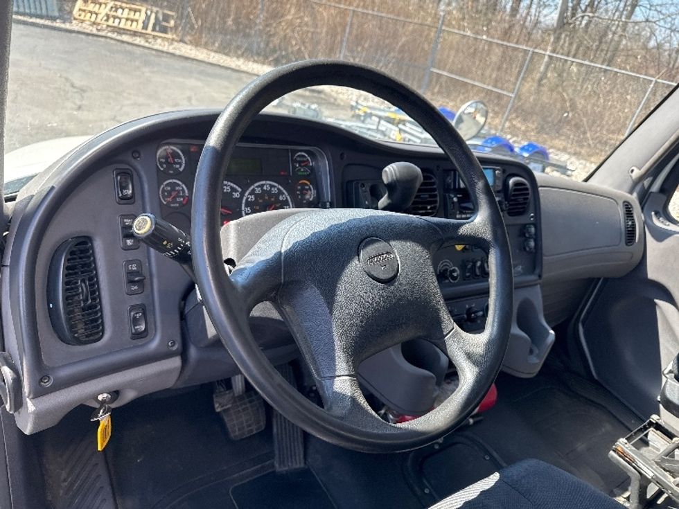 Medium Duty Box Truck-Light and Medium Duty Trucks-Freightliner-2022-M2-Parsippany-NJ-340,375\n\t\tmiles-$ 27,750 - Image 17