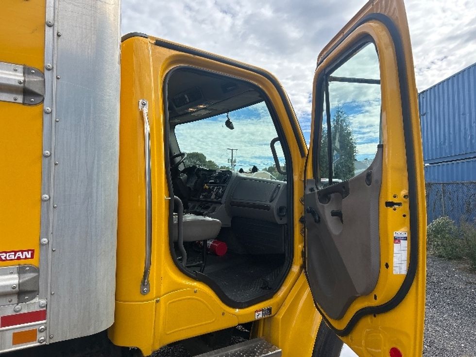 Medium Duty Box Truck-Light and Medium Duty Trucks-Freightliner-2022-M2-Pennsauken-NJ-257,802\n\t\tmiles-$ 43,250 - Image 20