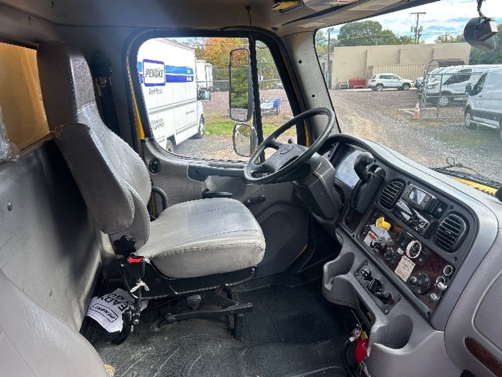 Medium Duty Box Truck-Light and Medium Duty Trucks-Freightliner-2022-M2-Pennsauken-NJ-257,802\n\t\tmiles-$ 43,250 - Image 22