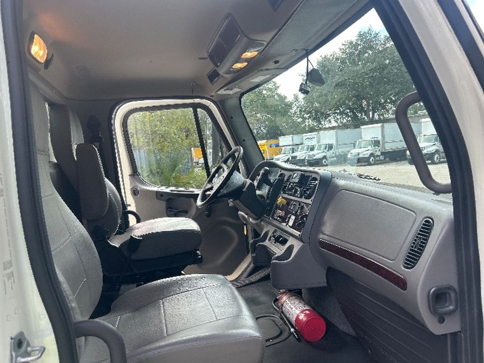 Medium Duty Box Truck-Light and Medium Duty Trucks-Freightliner-2022-M2-Pensacola-FL-147,966\n\t\tmiles-$ 61,000 - Image 22