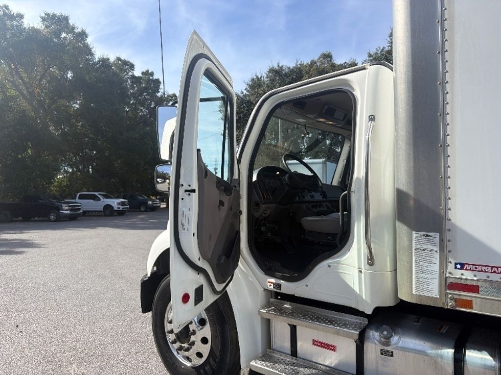 Medium Duty Box Truck-Light and Medium Duty Trucks-Freightliner-2022-M2-Pensacola-FL-207,617\n\t\tmiles-$ 51,500 - Image 16