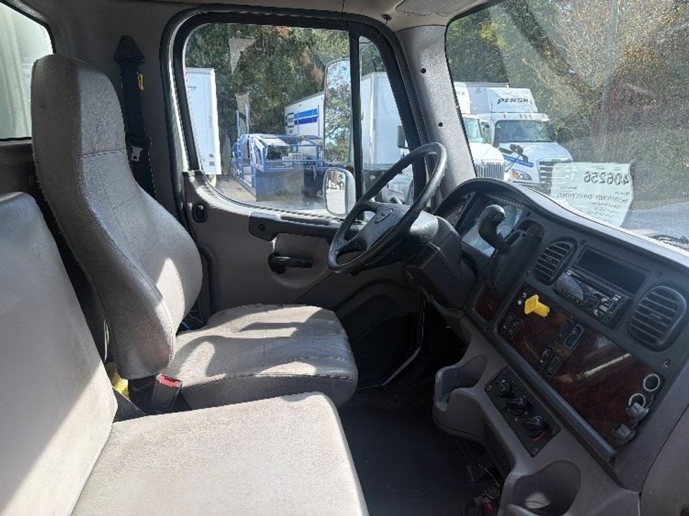 Medium Duty Box Truck-Light and Medium Duty Trucks-Freightliner-2022-M2-Pensacola-FL-207,617\n\t\tmiles-$ 51,500 - Image 22