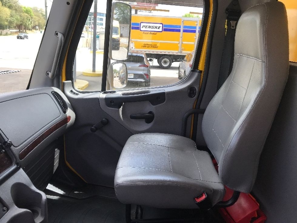 Medium Duty Box Truck-Light and Medium Duty Trucks-Freightliner-2022-M2-Pensacola-FL-212,806\n\t\tmiles-$ 52,000 - Image 19