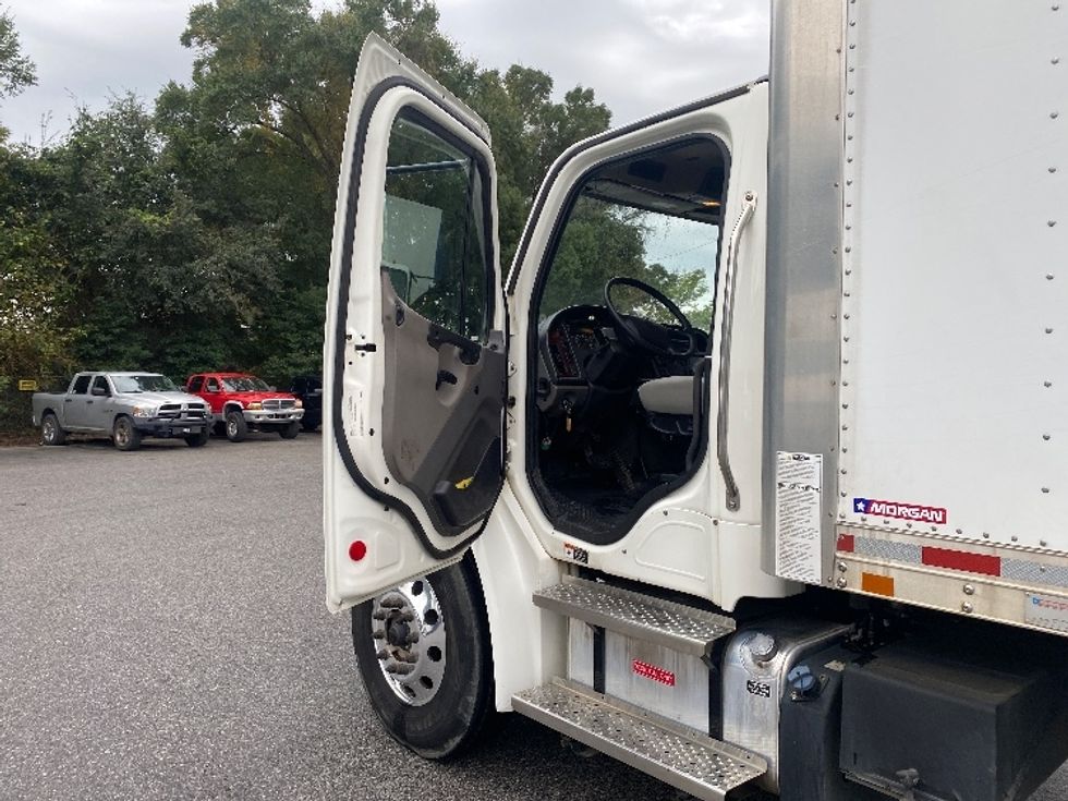 Medium Duty Box Truck-Light and Medium Duty Trucks-Freightliner-2022-M2-Pensacola-FL-267,710\n\t\tmiles-$ 41,000 - Image 15