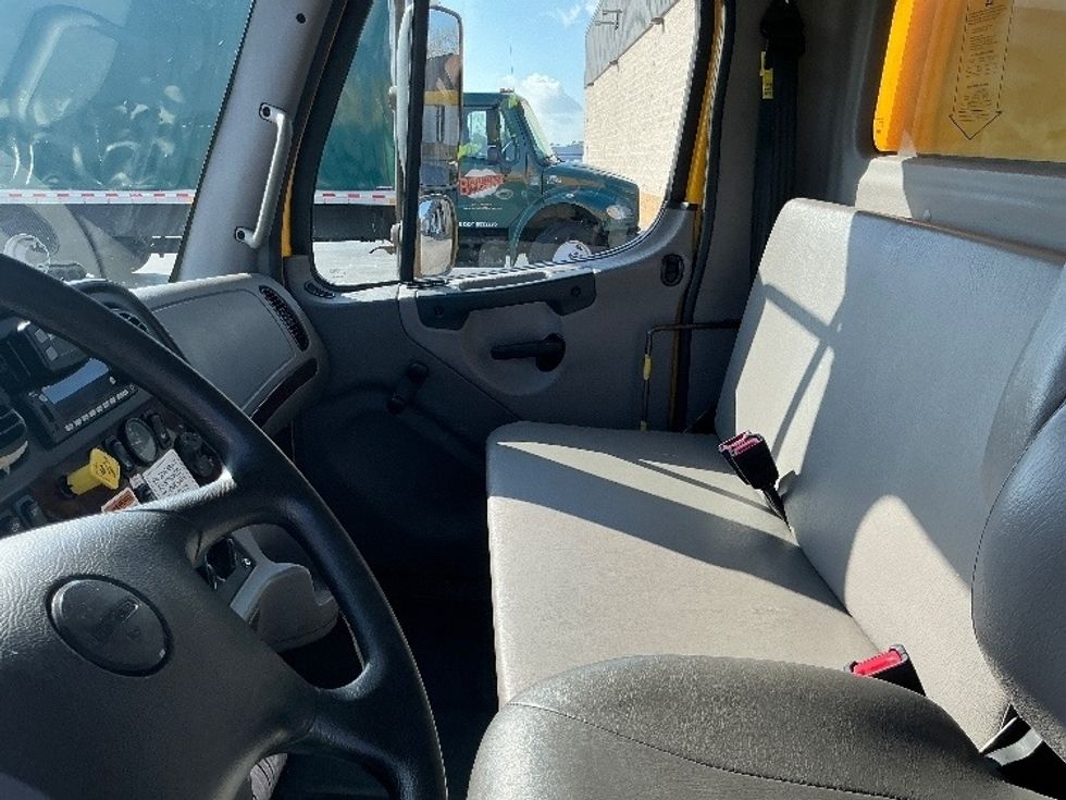 Medium Duty Box Truck-Light and Medium Duty Trucks-Freightliner-2022-M2-Pensacola-FL-323,293\n\t\tmiles-$ 30,250 - Image 19