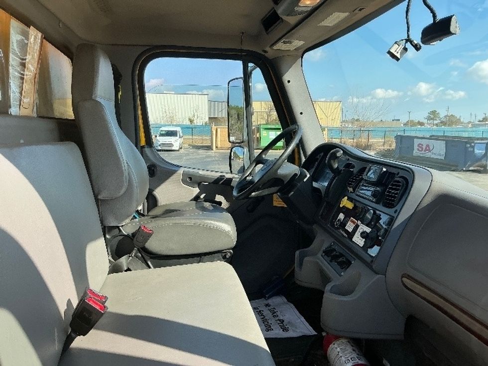 Medium Duty Box Truck-Light and Medium Duty Trucks-Freightliner-2022-M2-Pensacola-FL-323,293\n\t\tmiles-$ 30,250 - Image 23