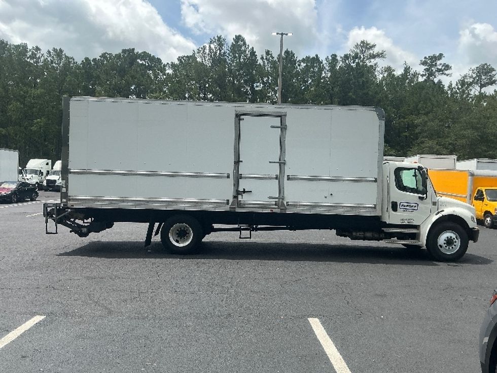 Medium Duty Box Truck-Light and Medium Duty Trucks-Freightliner-2022-M2-Pensacola-FL-330,065\n\t\tmiles-$ 37,000 - Image 15