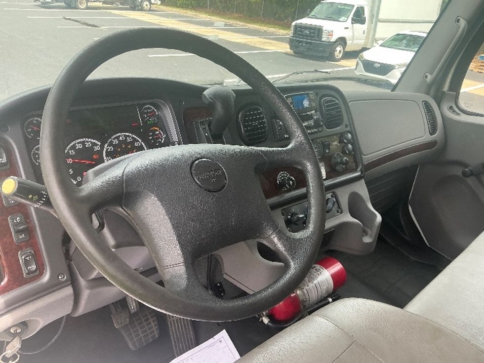 Medium Duty Box Truck-Light and Medium Duty Trucks-Freightliner-2022-M2-Pensacola-FL-330,065\n\t\tmiles-$ 37,000 - Image 17