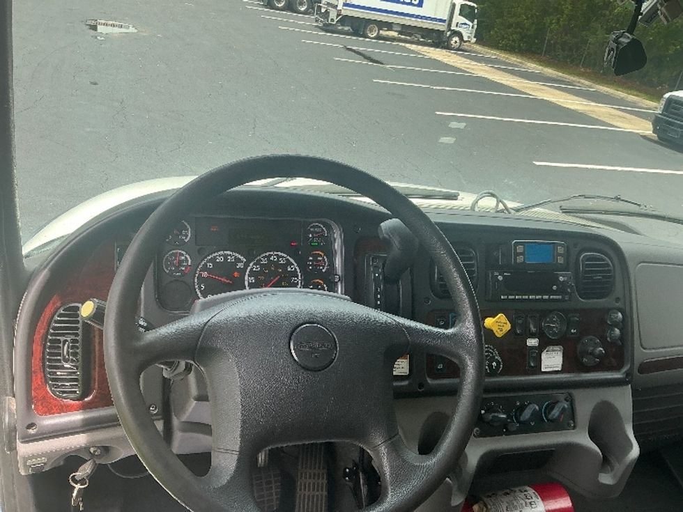 Medium Duty Box Truck-Light and Medium Duty Trucks-Freightliner-2022-M2-Pensacola-FL-330,065\n\t\tmiles-$ 37,000 - Image 18