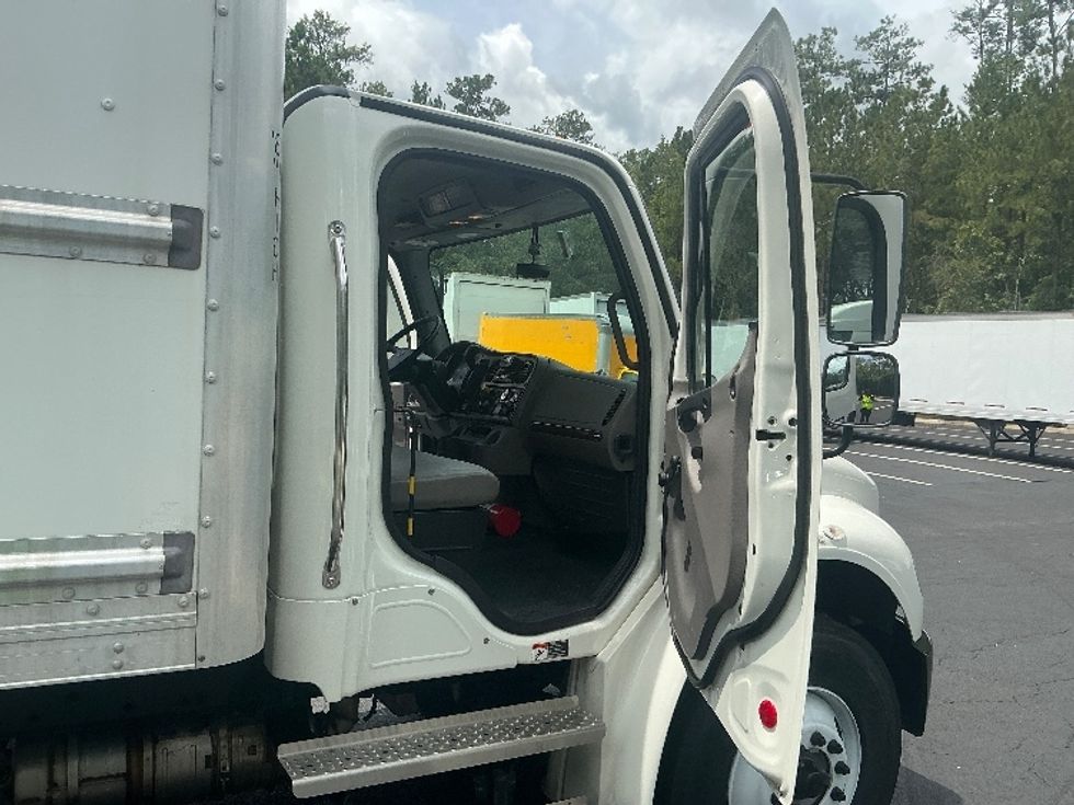 Medium Duty Box Truck-Light and Medium Duty Trucks-Freightliner-2022-M2-Pensacola-FL-330,065\n\t\tmiles-$ 37,000 - Image 20