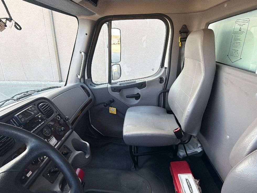 Medium Duty Box Truck-Light and Medium Duty Trucks-Freightliner-2022-M2-Peosta-IA-176,683\n\t\tmiles-$ 64,750 - Image 19