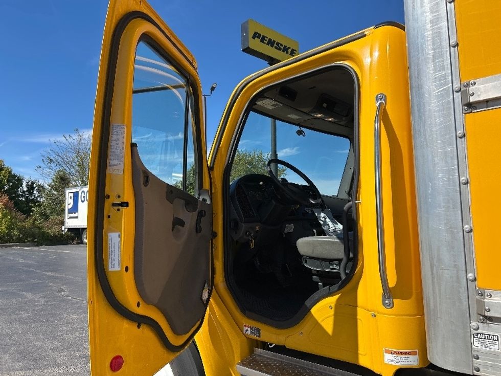Medium Duty Box Truck-Light and Medium Duty Trucks-Freightliner-2022-M2-Perrysburg-OH-216,462\n\t\tmiles-$ 49,000 - Image 16
