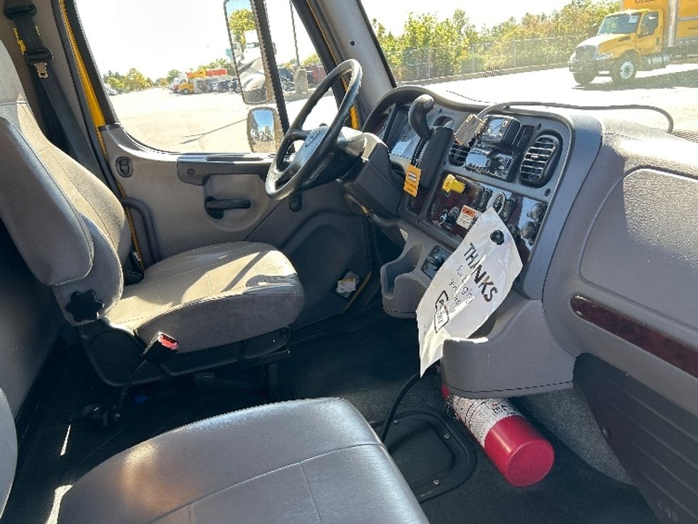 Medium Duty Box Truck-Light and Medium Duty Trucks-Freightliner-2022-M2-Perrysburg-OH-216,462\n\t\tmiles-$ 49,000 - Image 22