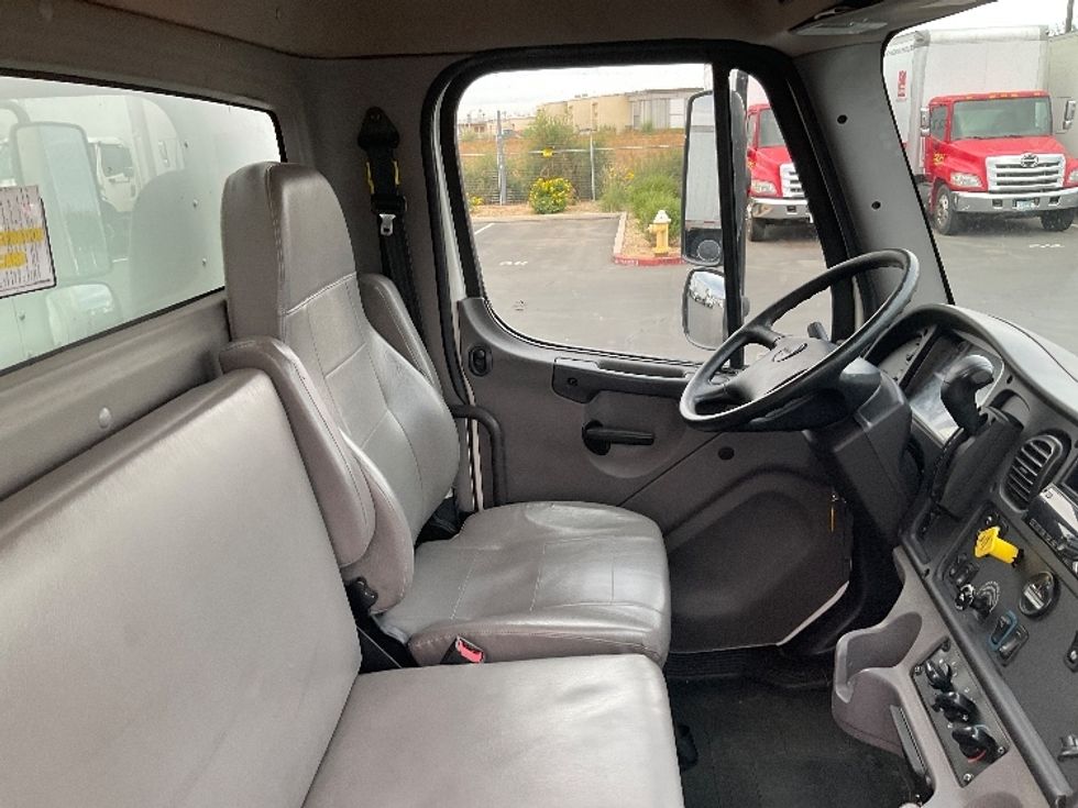Medium Duty Box Truck-Light and Medium Duty Trucks-Freightliner-2022-M2-Phoenix-AZ-110,074\n\t\tmiles-$ 76,500 - Image 21