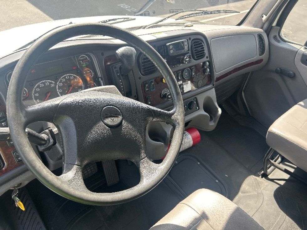 Medium Duty Box Truck-Light and Medium Duty Trucks-Freightliner-2022-M2-Phoenix-AZ-170,374\n\t\tmiles-$ 71,000 - Image 17