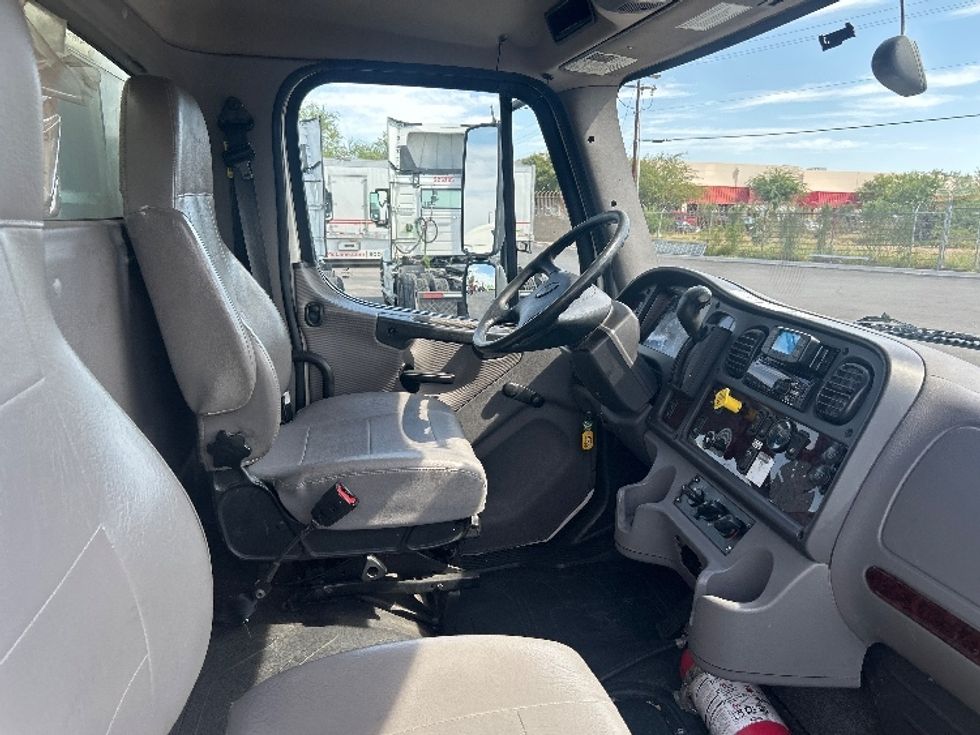 Medium Duty Box Truck-Light and Medium Duty Trucks-Freightliner-2022-M2-Phoenix-AZ-170,374\n\t\tmiles-$ 71,000 - Image 22