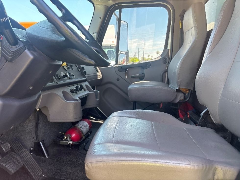 Medium Duty Box Truck-Light and Medium Duty Trucks-Freightliner-2022-M2-Phoenix-AZ-186,519\n\t\tmiles-$ 63,500 - Image 19