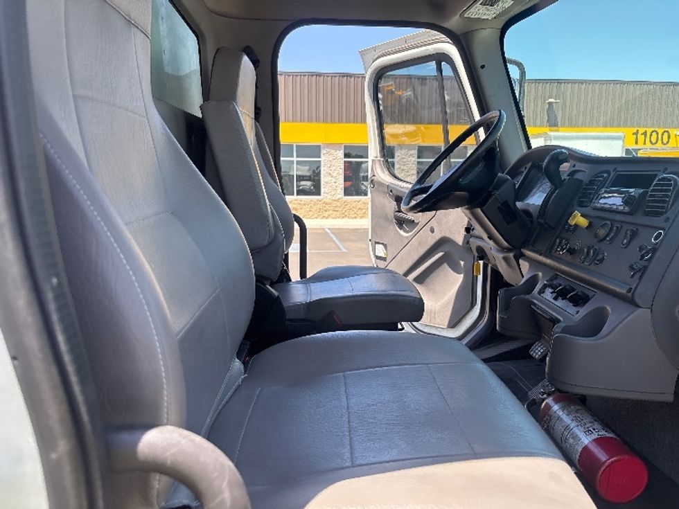 Medium Duty Box Truck-Light and Medium Duty Trucks-Freightliner-2022-M2-Phoenix-AZ-186,519\n\t\tmiles-$ 63,500 - Image 22