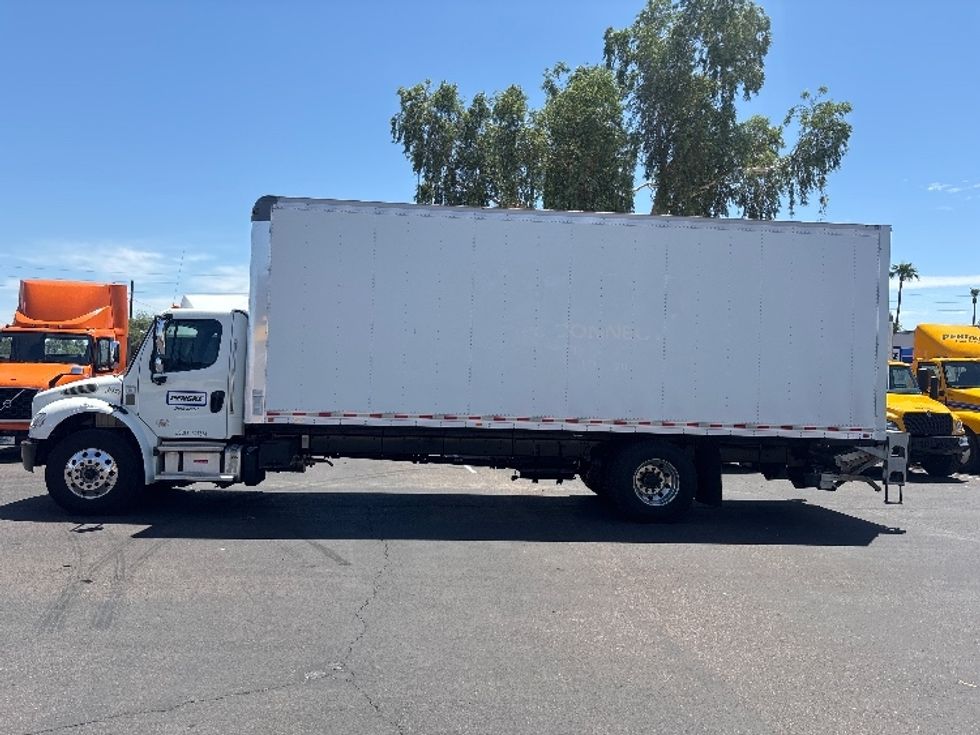Medium Duty Box Truck-Light and Medium Duty Trucks-Freightliner-2022-M2-Phoenix-AZ-186,519\n\t\tmiles-$ 63,500 - Image 4
