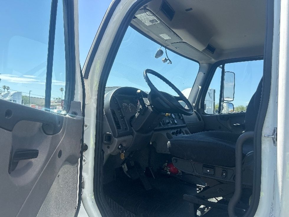 Medium Duty Box Truck-Light and Medium Duty Trucks-Freightliner-2022-M2-Phoenix-AZ-192,117\n\t\tmiles-$ 56,500 - Image 15
