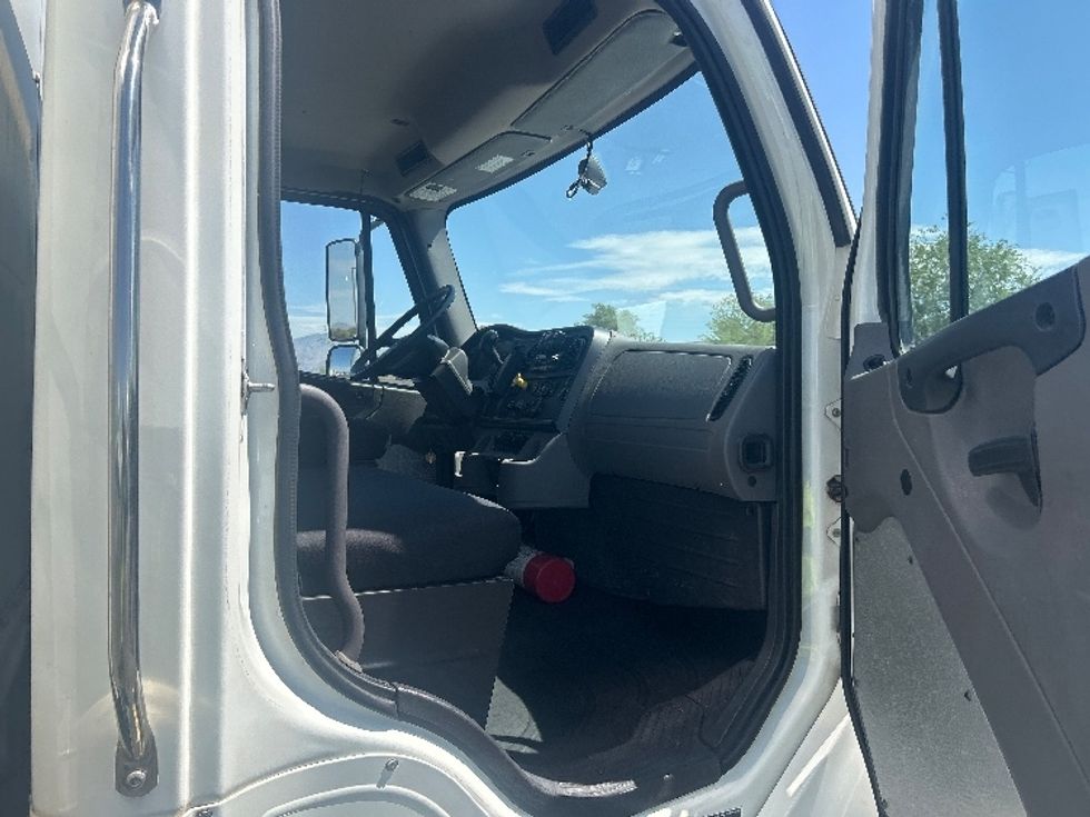 Medium Duty Box Truck-Light and Medium Duty Trucks-Freightliner-2022-M2-Phoenix-AZ-192,117\n\t\tmiles-$ 56,500 - Image 19