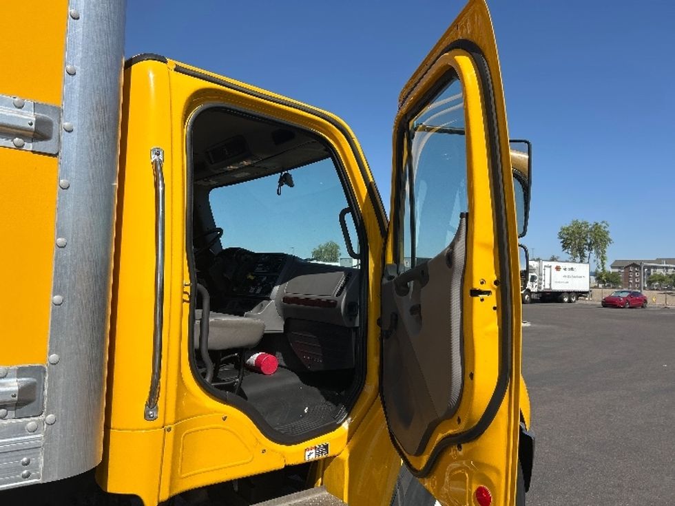 Medium Duty Box Truck-Light and Medium Duty Trucks-Freightliner-2022-M2-Phoenix-AZ-213,642\n\t\tmiles-$ 62,000 - Image 20