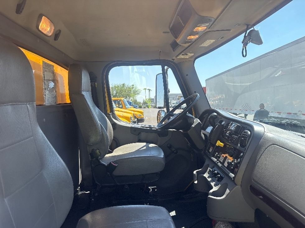 Medium Duty Box Truck-Light and Medium Duty Trucks-Freightliner-2022-M2-Phoenix-AZ-213,642\n\t\tmiles-$ 62,000 - Image 22