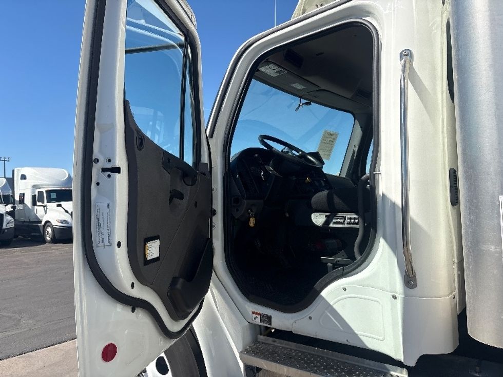Medium Duty Box Truck-Light and Medium Duty Trucks-Freightliner-2022-M2-Phoenix-AZ-323,027\n\t\tmiles-$ 34,750 - Image 16