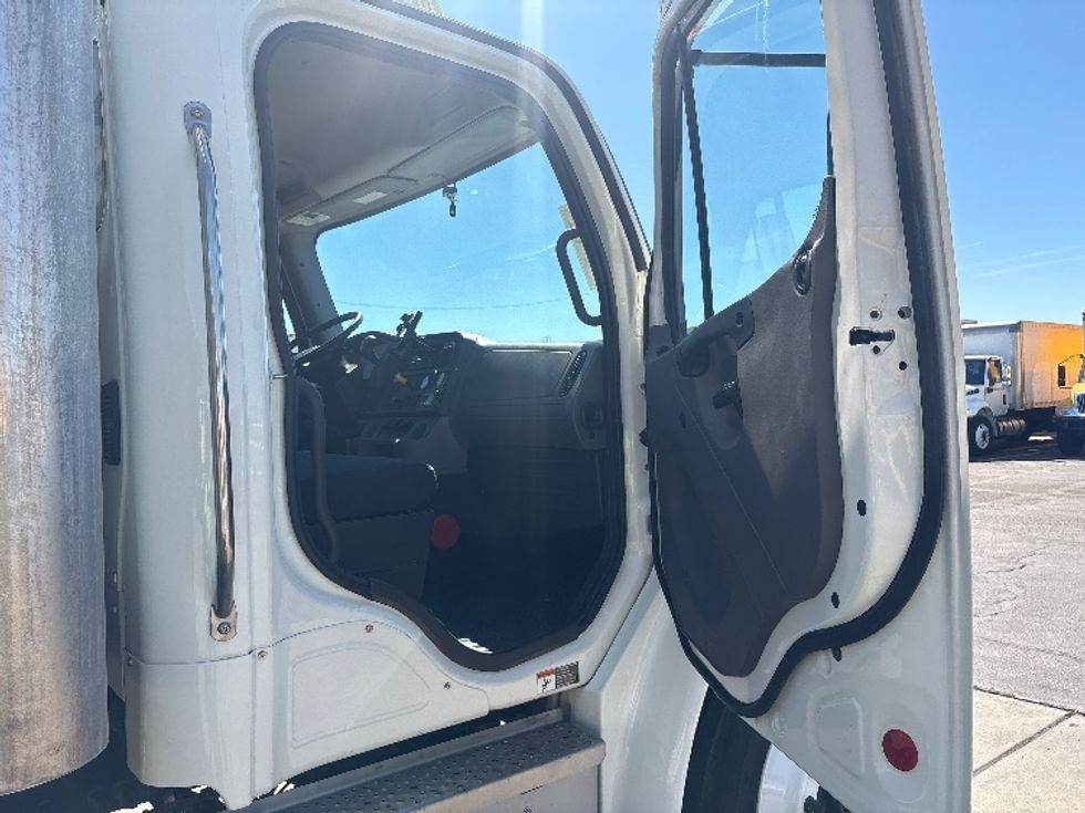 Medium Duty Box Truck-Light and Medium Duty Trucks-Freightliner-2022-M2-Phoenix-AZ-323,027\n\t\tmiles-$ 34,750 - Image 20