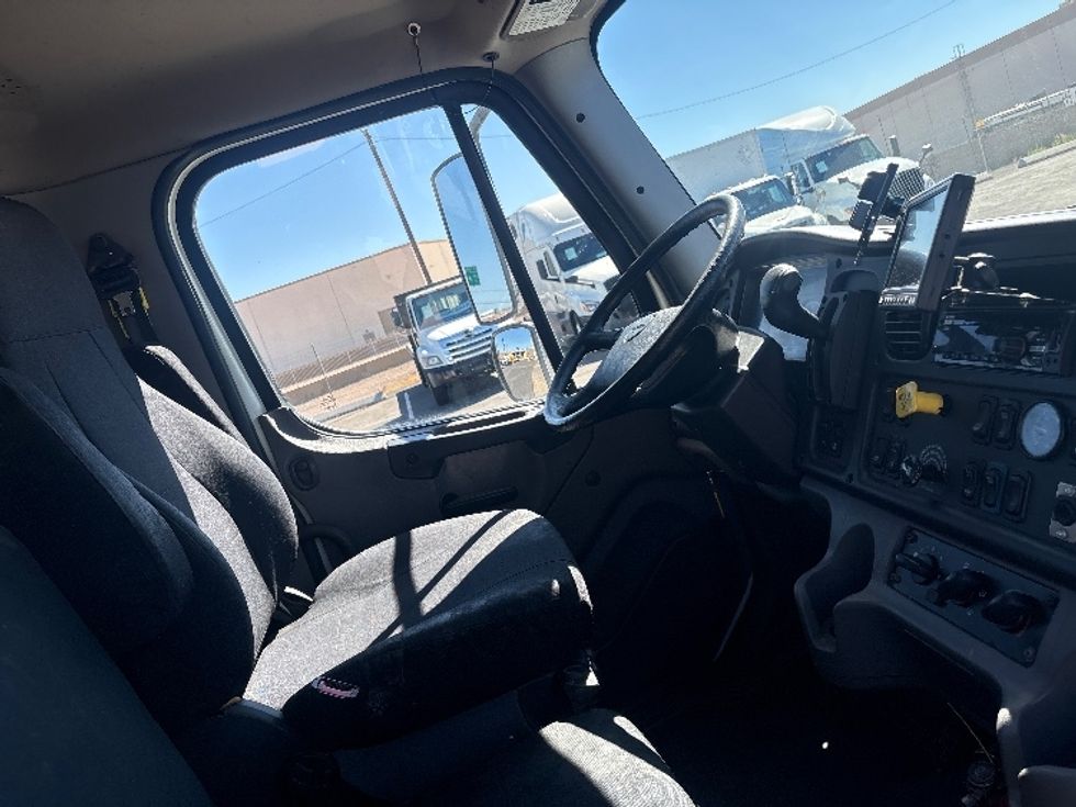 Medium Duty Box Truck-Light and Medium Duty Trucks-Freightliner-2022-M2-Phoenix-AZ-323,027\n\t\tmiles-$ 34,750 - Image 22