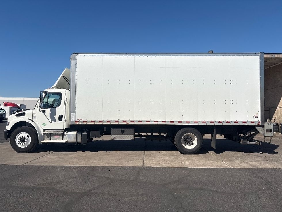 Medium Duty Box Truck-Light and Medium Duty Trucks-Freightliner-2022-M2-Phoenix-AZ-323,027\n\t\tmiles-$ 34,750 - Image 4