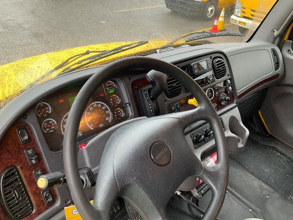Medium Duty Box Truck-Light and Medium Duty Trucks-Freightliner-2022-M2-Piqua-OH-128,851\n\t\tmiles-$ 72,000 - Image 17