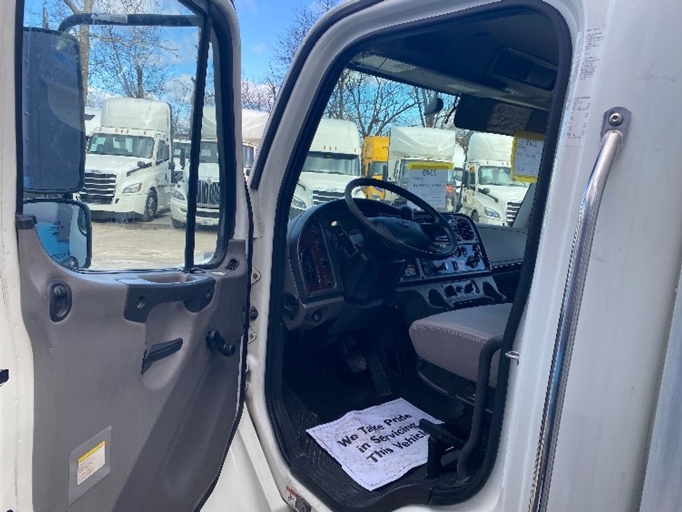 Medium Duty Box Truck-Light and Medium Duty Trucks-Freightliner-2022-M2-Piqua-OH-193,840\n\t\tmiles-$ 61,750 - Image 16