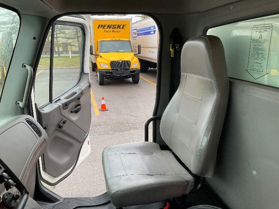 Medium Duty Box Truck-Light and Medium Duty Trucks-Freightliner-2022-M2-Piqua-OH-193,840\n\t\tmiles-$ 61,750 - Image 19
