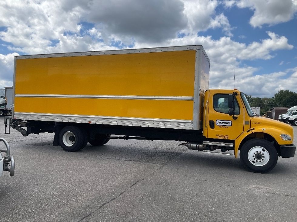 Medium Duty Box Truck-Light and Medium Duty Trucks-Freightliner-2022-M2-Piqua-OH-207,648\n\t\tmiles-$ 54,000 - Image 15