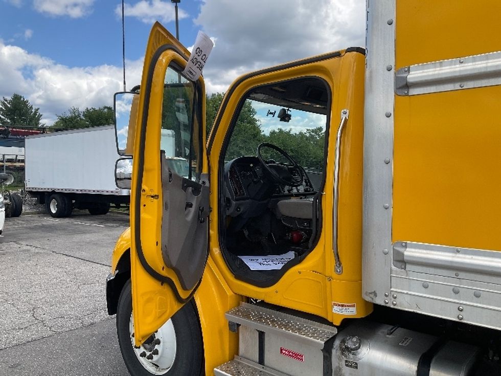 Medium Duty Box Truck-Light and Medium Duty Trucks-Freightliner-2022-M2-Piqua-OH-207,648\n\t\tmiles-$ 54,000 - Image 16