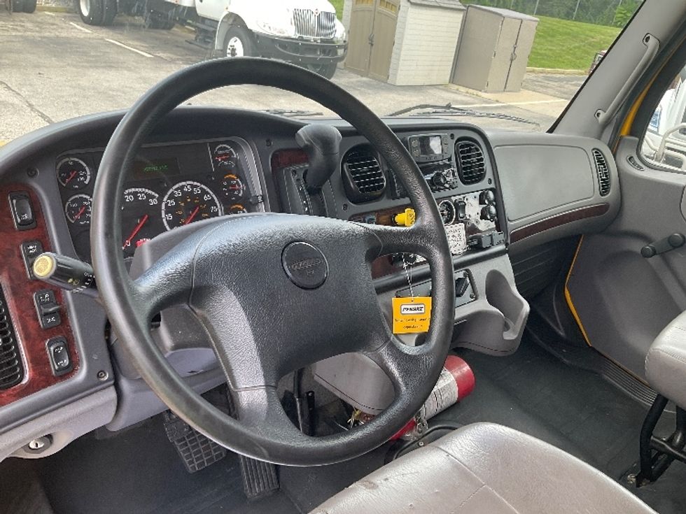 Medium Duty Box Truck-Light and Medium Duty Trucks-Freightliner-2022-M2-Piqua-OH-207,648\n\t\tmiles-$ 54,000 - Image 17