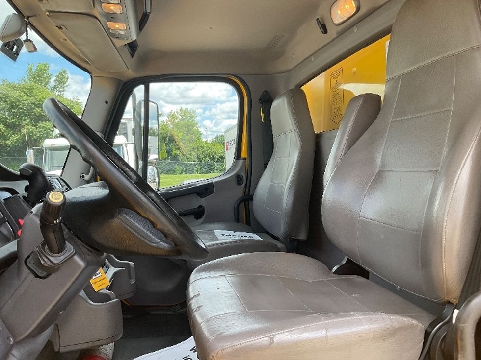 Medium Duty Box Truck-Light and Medium Duty Trucks-Freightliner-2022-M2-Piqua-OH-207,648\n\t\tmiles-$ 54,000 - Image 19