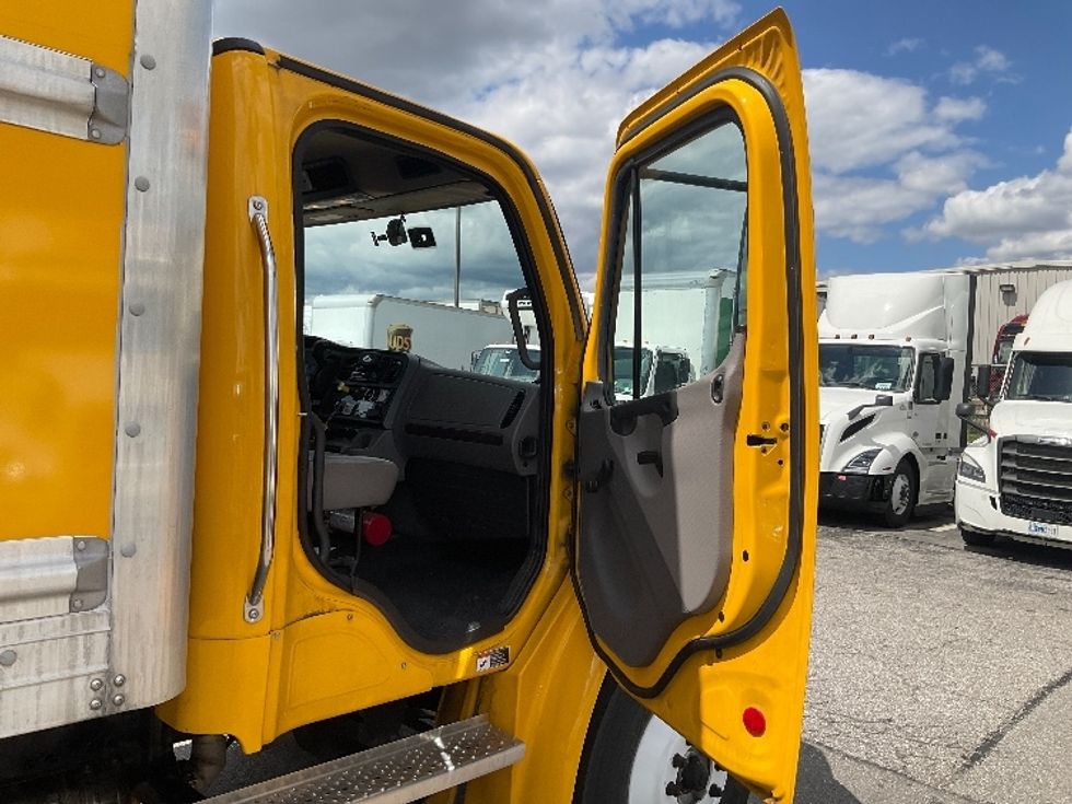 Medium Duty Box Truck-Light and Medium Duty Trucks-Freightliner-2022-M2-Piqua-OH-207,648\n\t\tmiles-$ 54,000 - Image 20