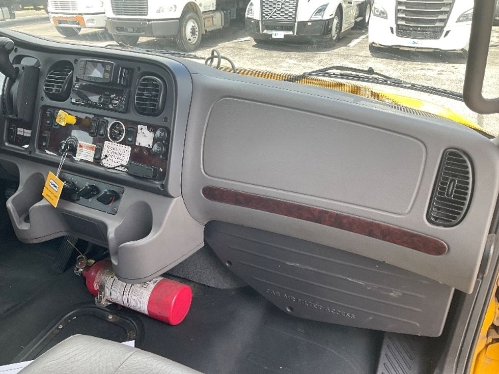 Medium Duty Box Truck-Light and Medium Duty Trucks-Freightliner-2022-M2-Piqua-OH-207,648\n\t\tmiles-$ 54,000 - Image 21