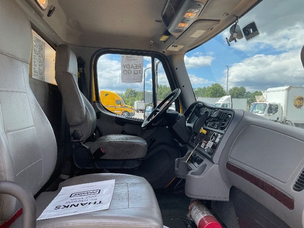 Medium Duty Box Truck-Light and Medium Duty Trucks-Freightliner-2022-M2-Piqua-OH-207,648\n\t\tmiles-$ 54,000 - Image 22