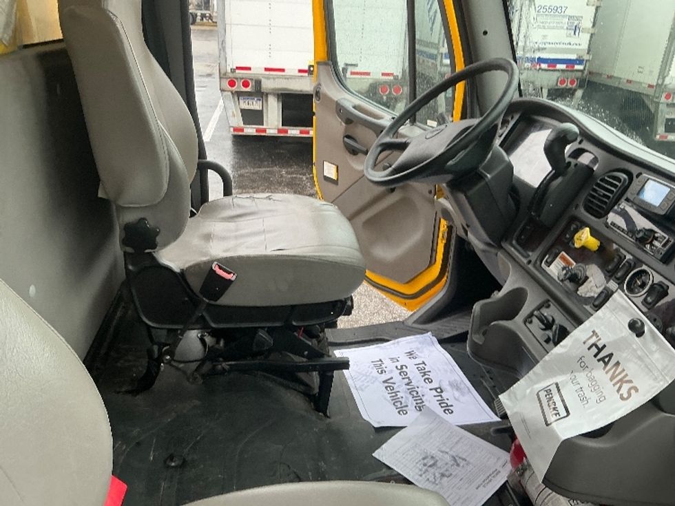 Medium Duty Box Truck-Light and Medium Duty Trucks-Freightliner-2022-M2-Piqua-OH-221,954\n\t\tmiles-$ 53,250 - Image 22