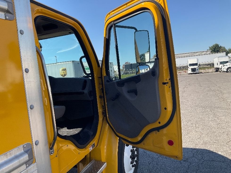 Medium Duty Box Truck-Light and Medium Duty Trucks-Freightliner-2022-M2-Piqua-OH-264,552\n\t\tmiles-$ 45,000 - Image 20