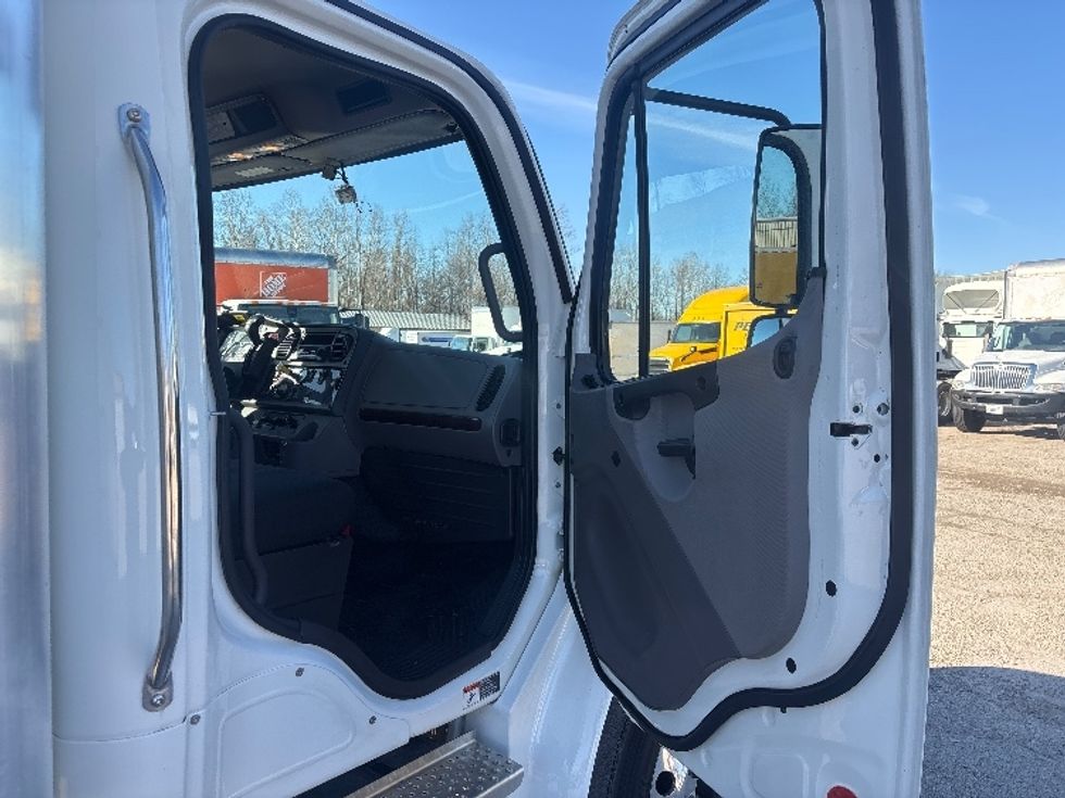 Medium Duty Box Truck-Light and Medium Duty Trucks-Freightliner-2022-M2-Poplar Bluff-MO-258,010\n\t\tmiles-$ 47,000 - Image 20