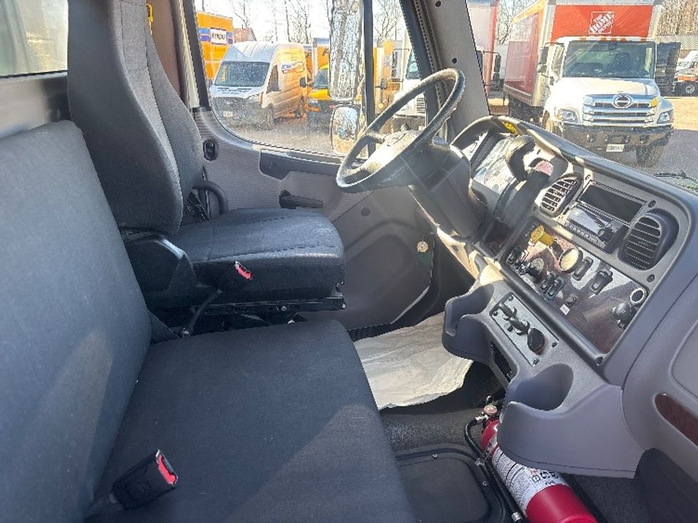 Medium Duty Box Truck-Light and Medium Duty Trucks-Freightliner-2022-M2-Poplar Bluff-MO-258,010\n\t\tmiles-$ 47,000 - Image 22