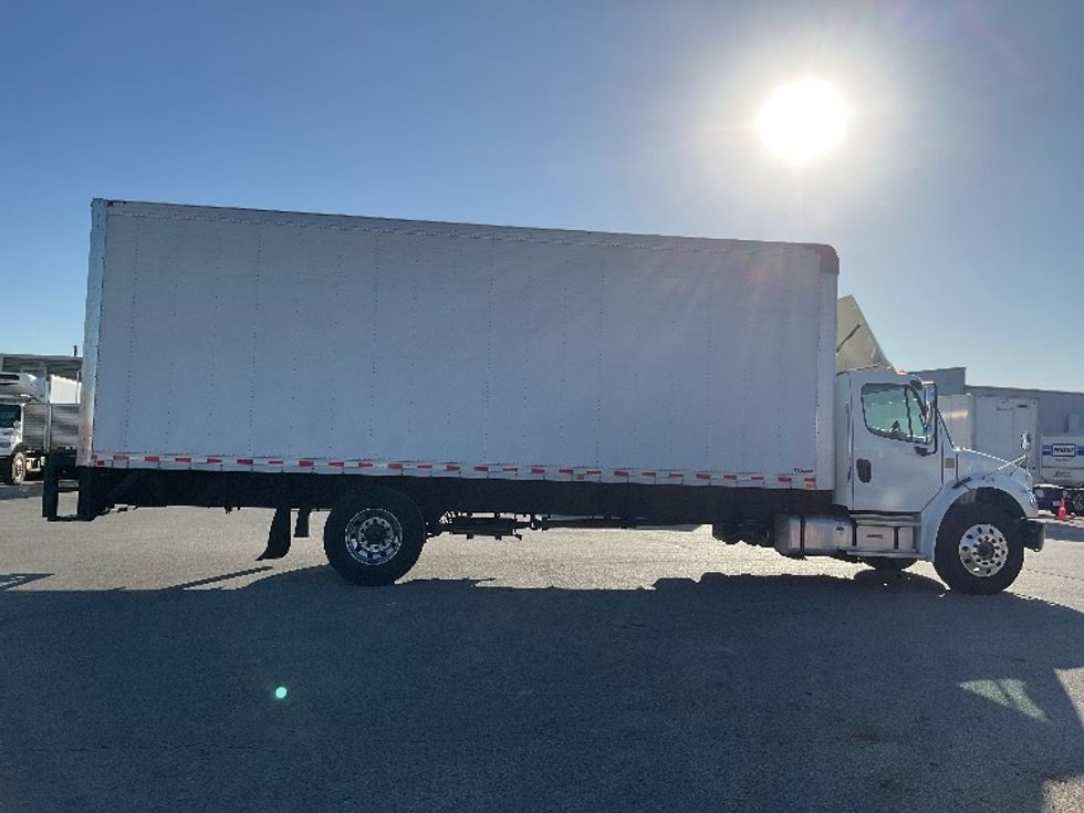 Medium Duty Box Truck-Light and Medium Duty Trucks-Freightliner-2022-M2-Poplar Bluff-MO-369,981\n\t\tmiles-$ 26,250 - Image 14
