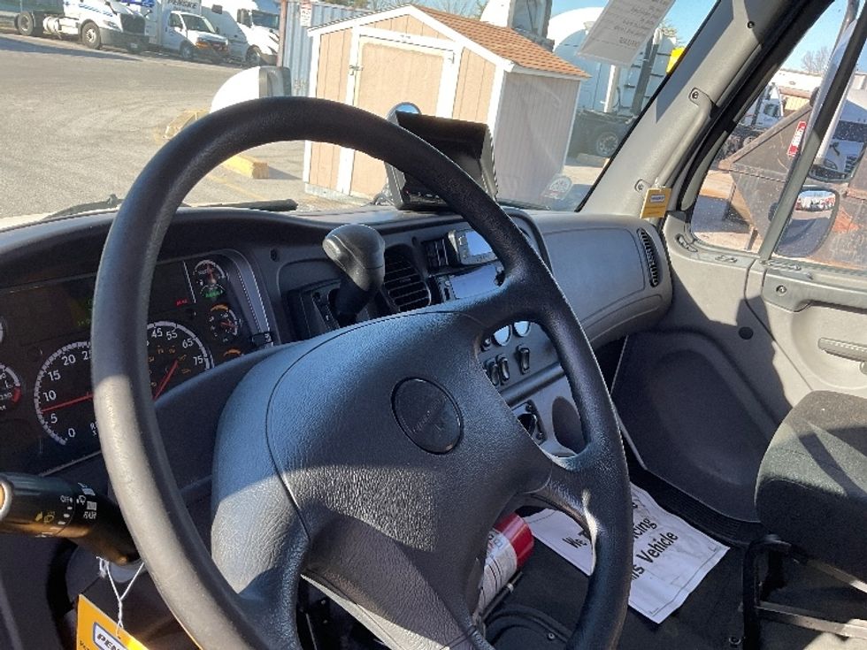 Medium Duty Box Truck-Light and Medium Duty Trucks-Freightliner-2022-M2-Poplar Bluff-MO-369,981\n\t\tmiles-$ 26,250 - Image 16