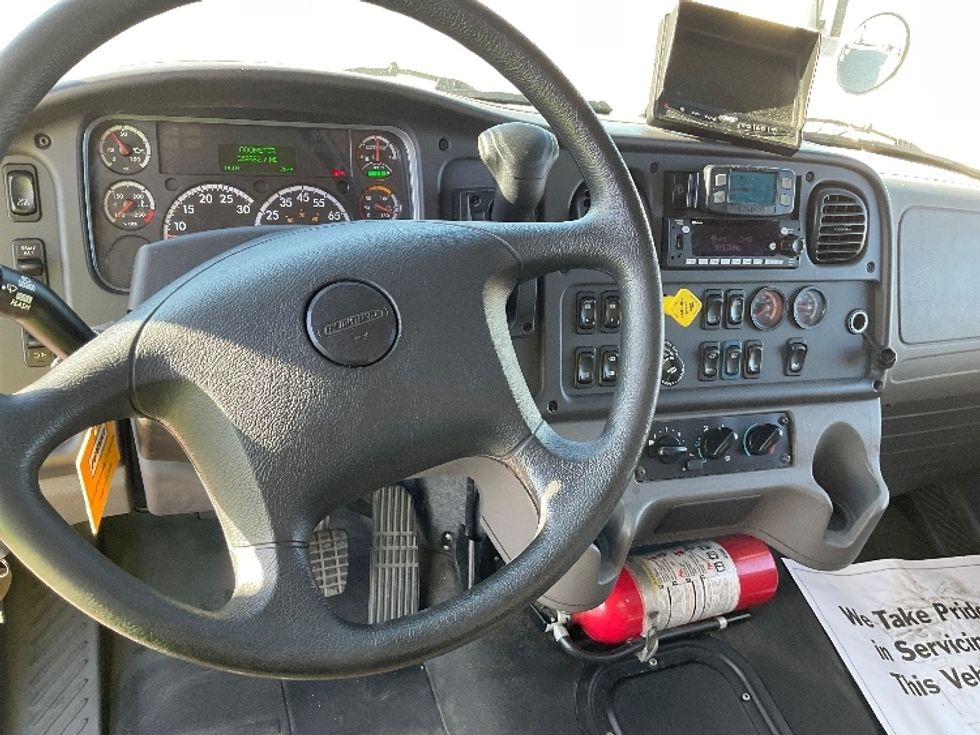 Medium Duty Box Truck-Light and Medium Duty Trucks-Freightliner-2022-M2-Poplar Bluff-MO-369,981\n\t\tmiles-$ 26,250 - Image 17