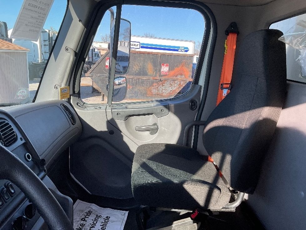 Medium Duty Box Truck-Light and Medium Duty Trucks-Freightliner-2022-M2-Poplar Bluff-MO-369,981\n\t\tmiles-$ 26,250 - Image 18